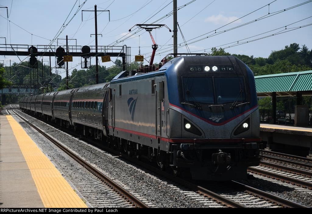 Eastbound "Regional" races through the station